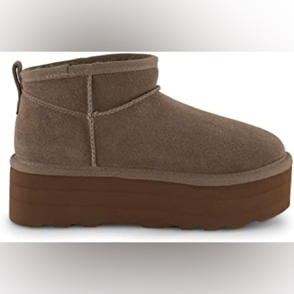 **SOLD** Cushionaire size 9 platform mini boot